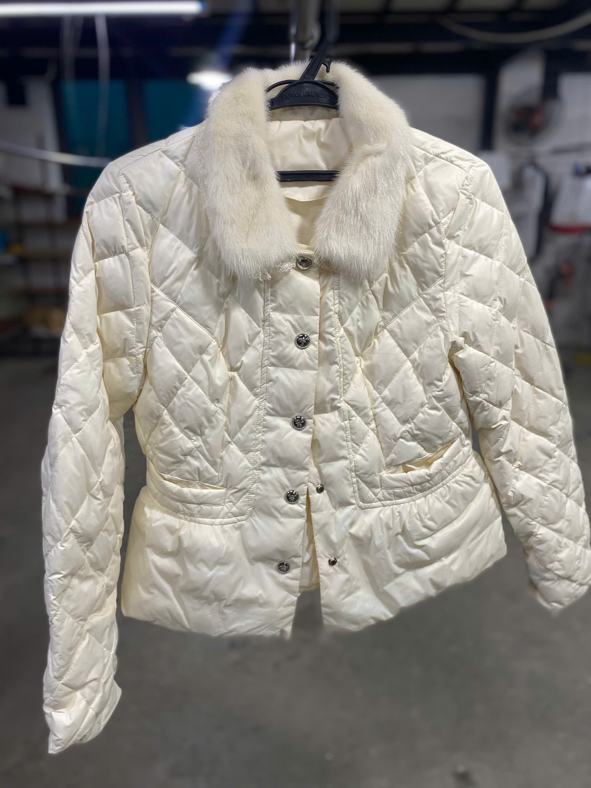 Để giặt áo phao sáng màu  một cách chuẩn xác và giữ được độ bền cùng Japan Laundry tìm hiểu nhé .